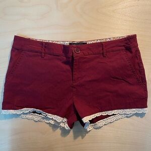 Ambiance Apparel Shorts size Large (GK)